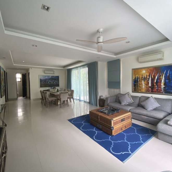 4 bedroom townhouse with swimming pool in Laguna Park (ID 49)