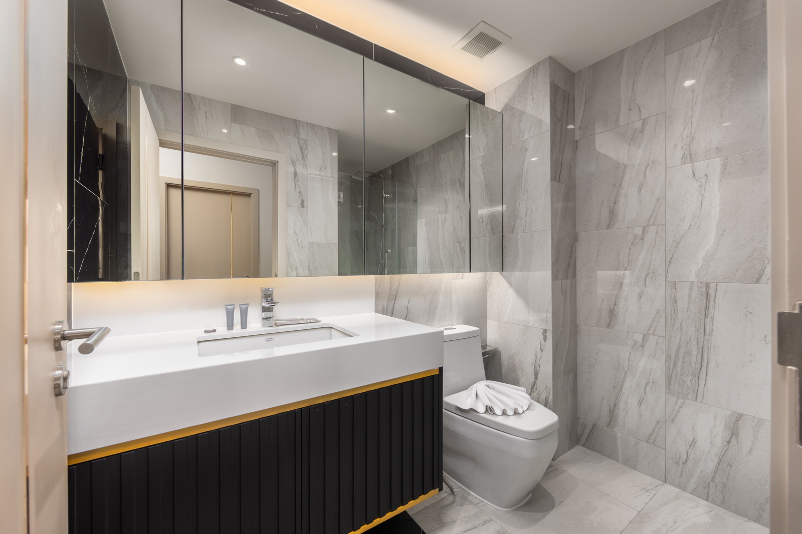 Bellevue Lagoon unit 414 (ID 701)