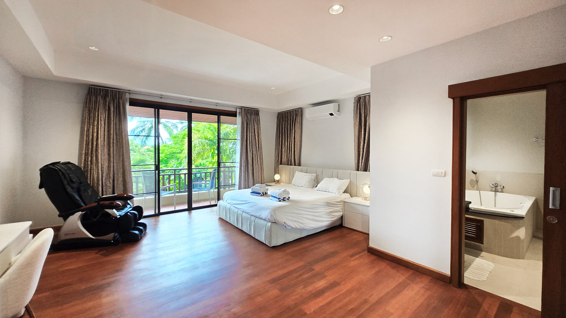 วิลล่าปรับปรุงใหม่ในลากูน่า (ID 623)