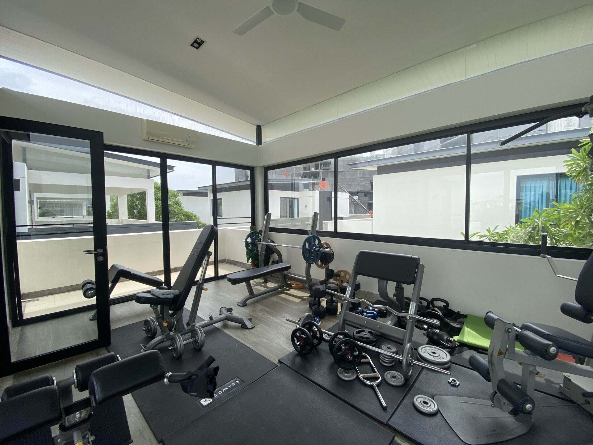 4 bedroom townhouse with swimming pool in Laguna Park (ID 49)