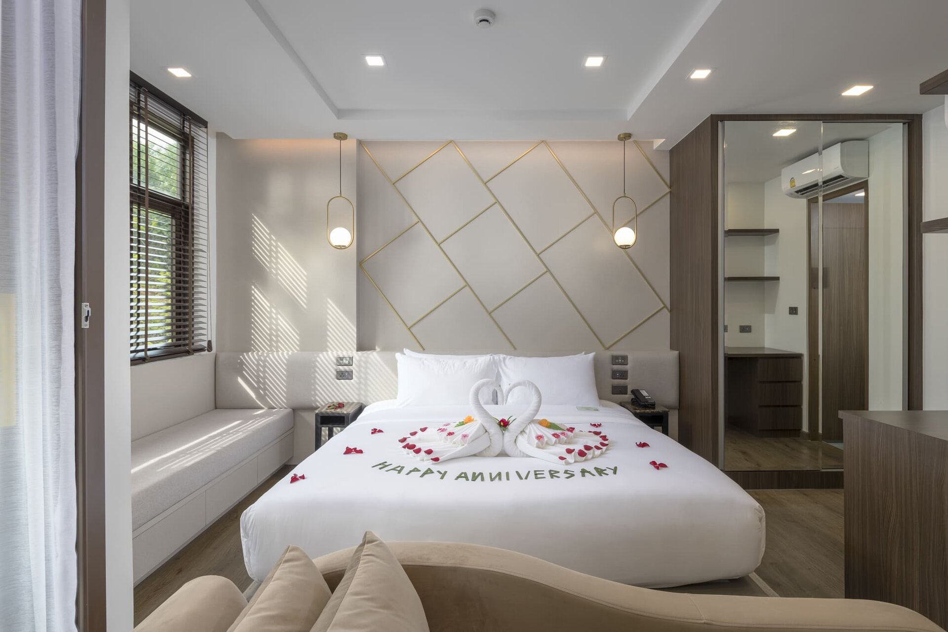 อพาร์ตเมนต์ 1 ห้องนอนเดอะพราวด์กะรนยูนิต 302 บาท (ID 205)