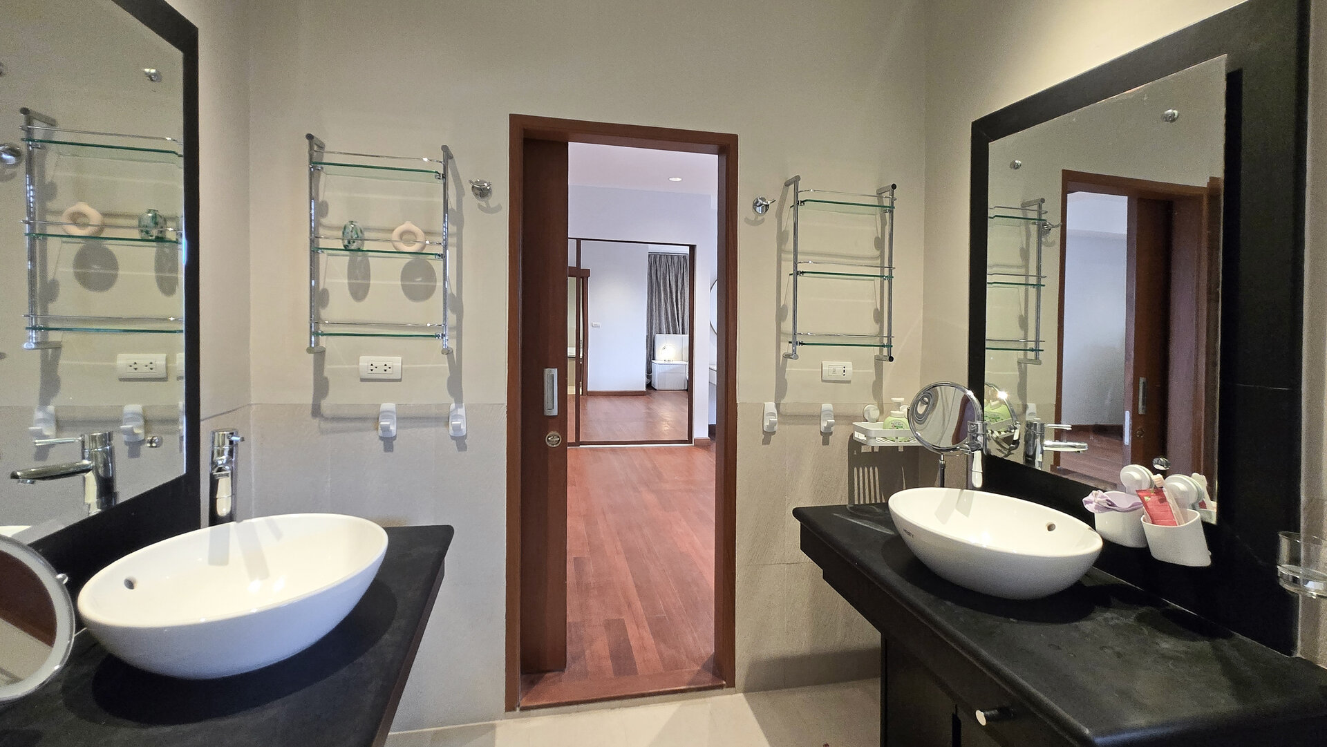 วิลล่าปรับปรุงใหม่ในลากูน่า (ID 623)