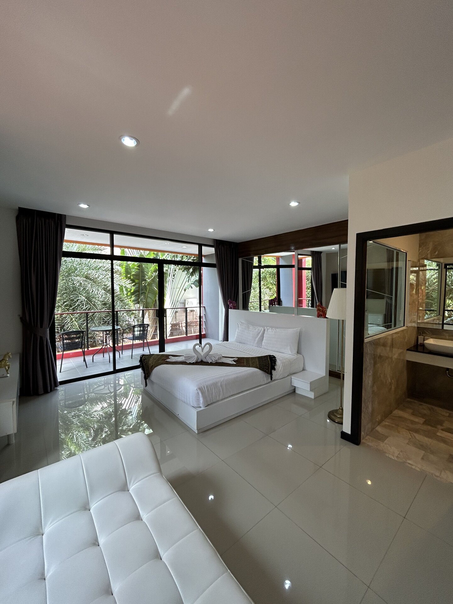 2 спальная квартира с террасой в NBC (ID 127)