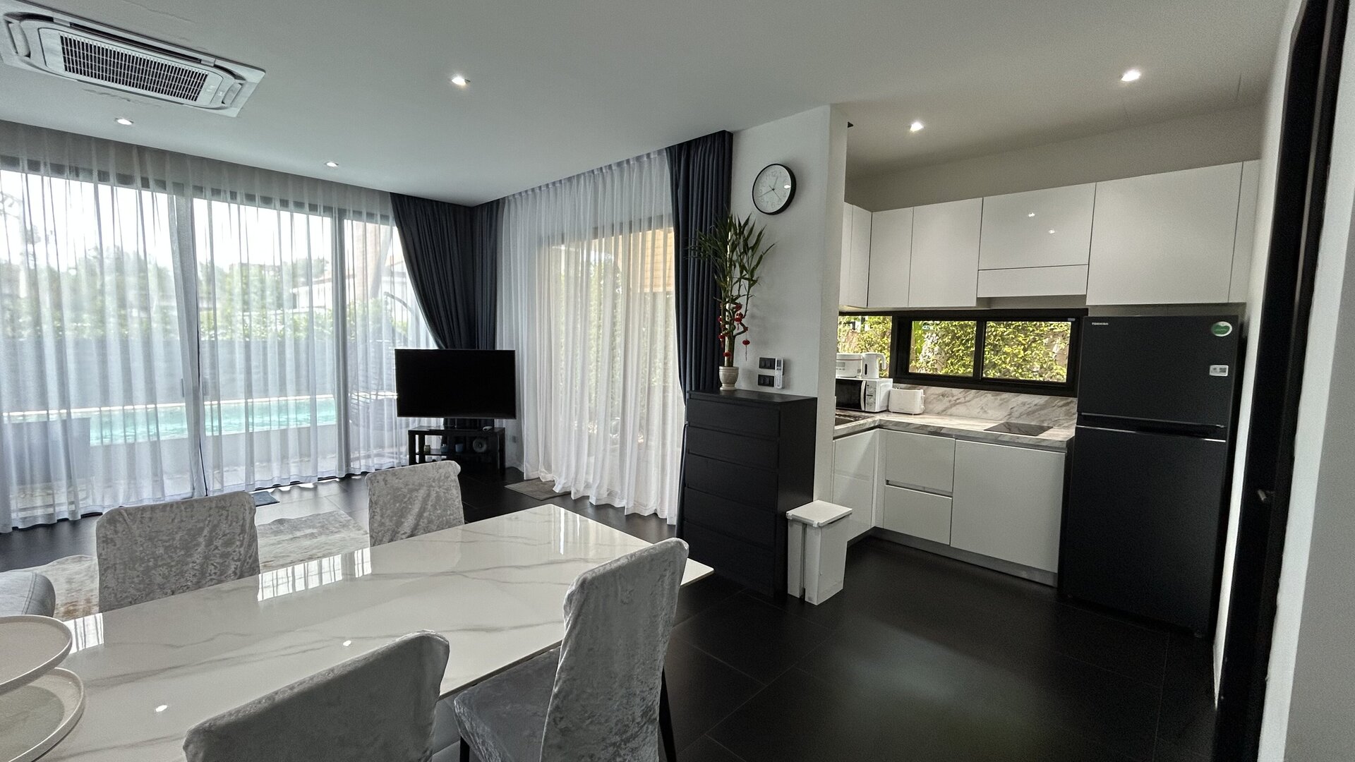 2 спальная вилла с бассейном в Чалонге (ID 1)