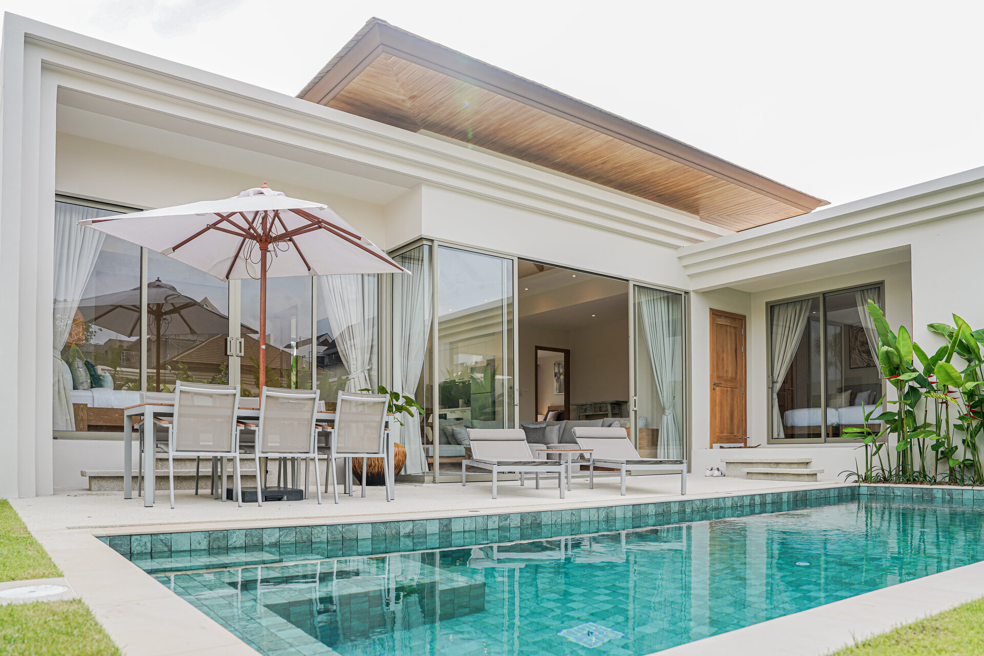 ตรีชาดาอาซัวร์ (ID 688)