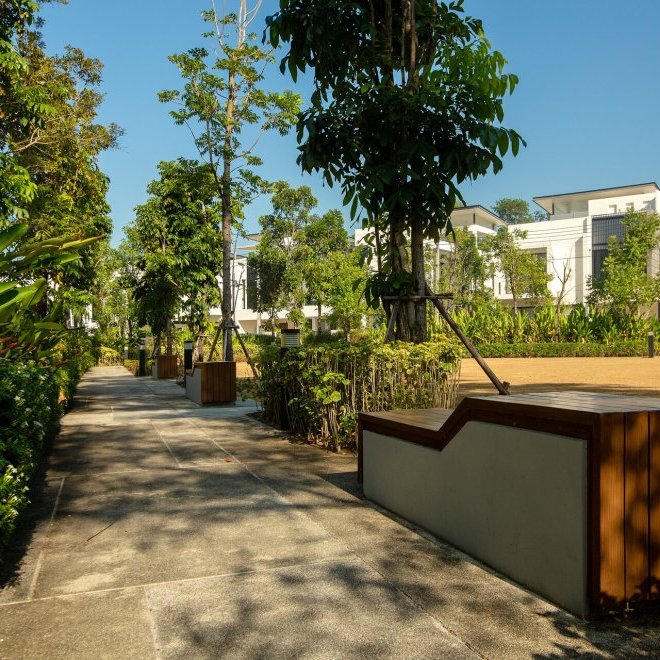 4 bedroom townhouse with swimming pool in Laguna Park (ID 49)