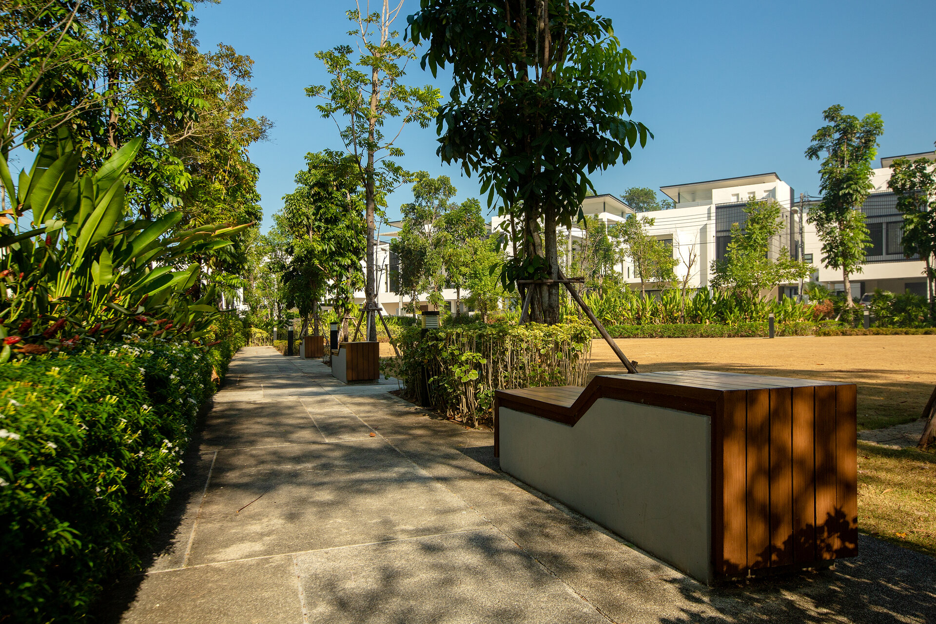 4 bedroom townhouse with swimming pool in Laguna Park (ID 49)