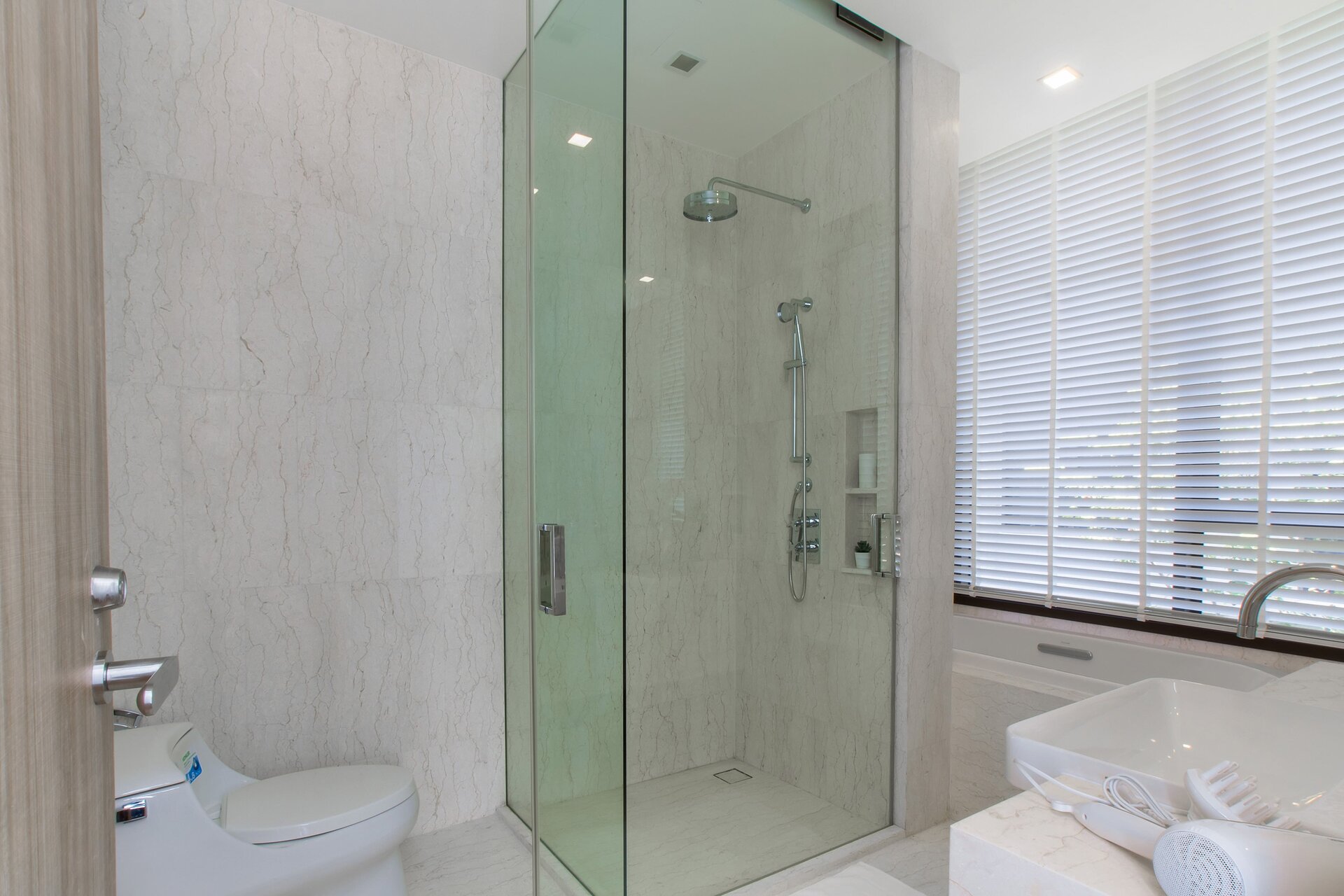 อพาร์ทเมนท์ 2 ห้องนอนในบ้านไม้ขาว (ID 134)