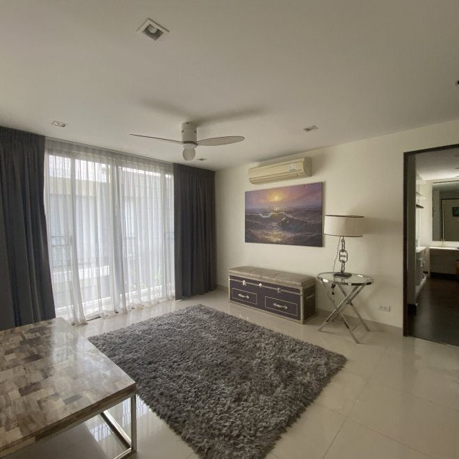 4 bedroom townhouse with swimming pool in Laguna Park (ID 49)