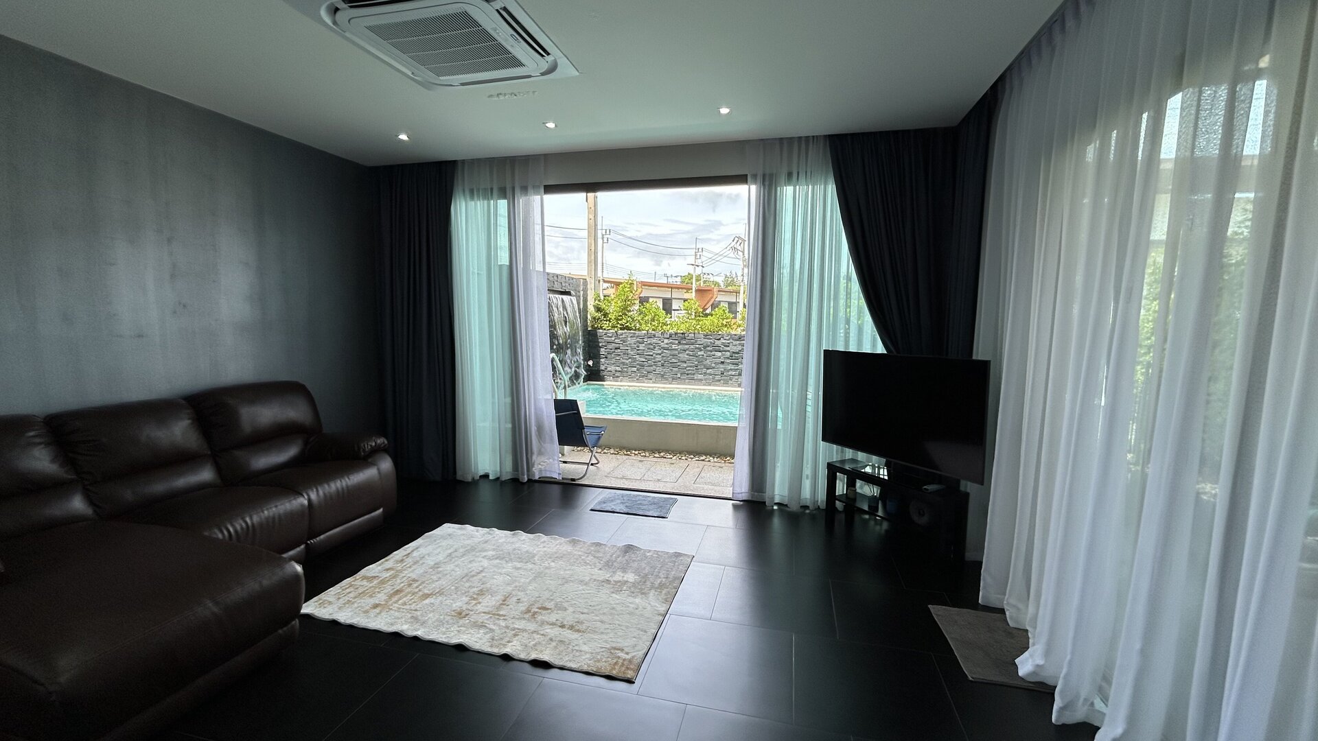 2 спальная вилла с бассейном в Чалонге (ID 1)