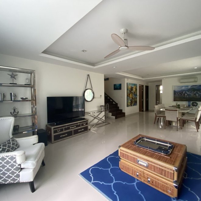 4 bedroom townhouse with swimming pool in Laguna Park (ID 49)