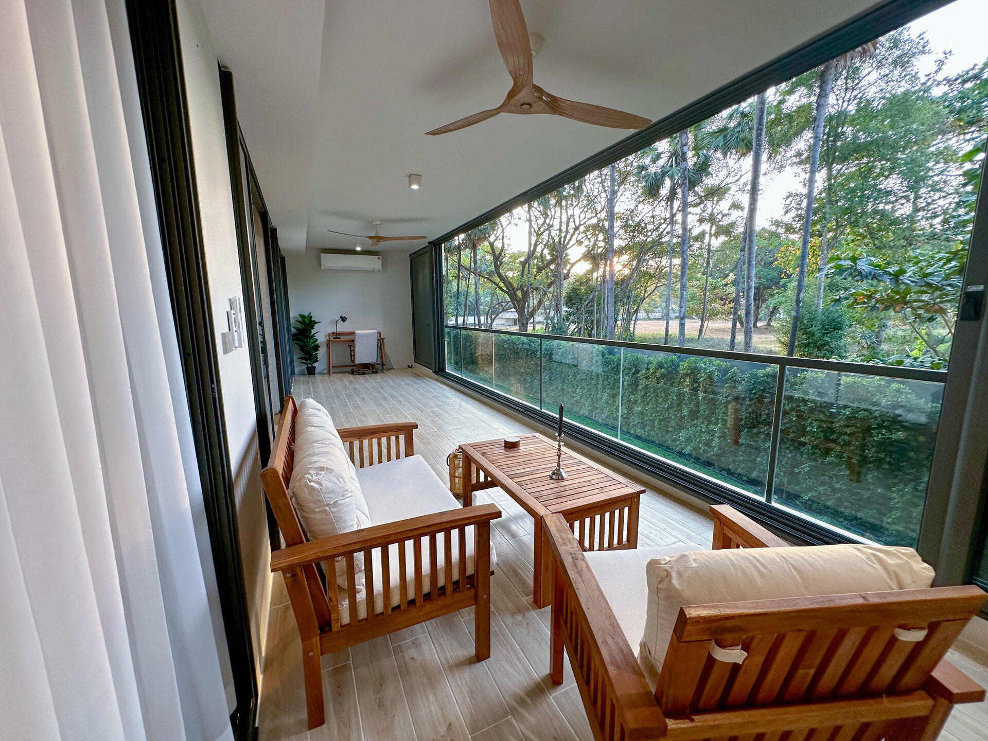 ลากูน่าบีชไซด์ (ID 553)