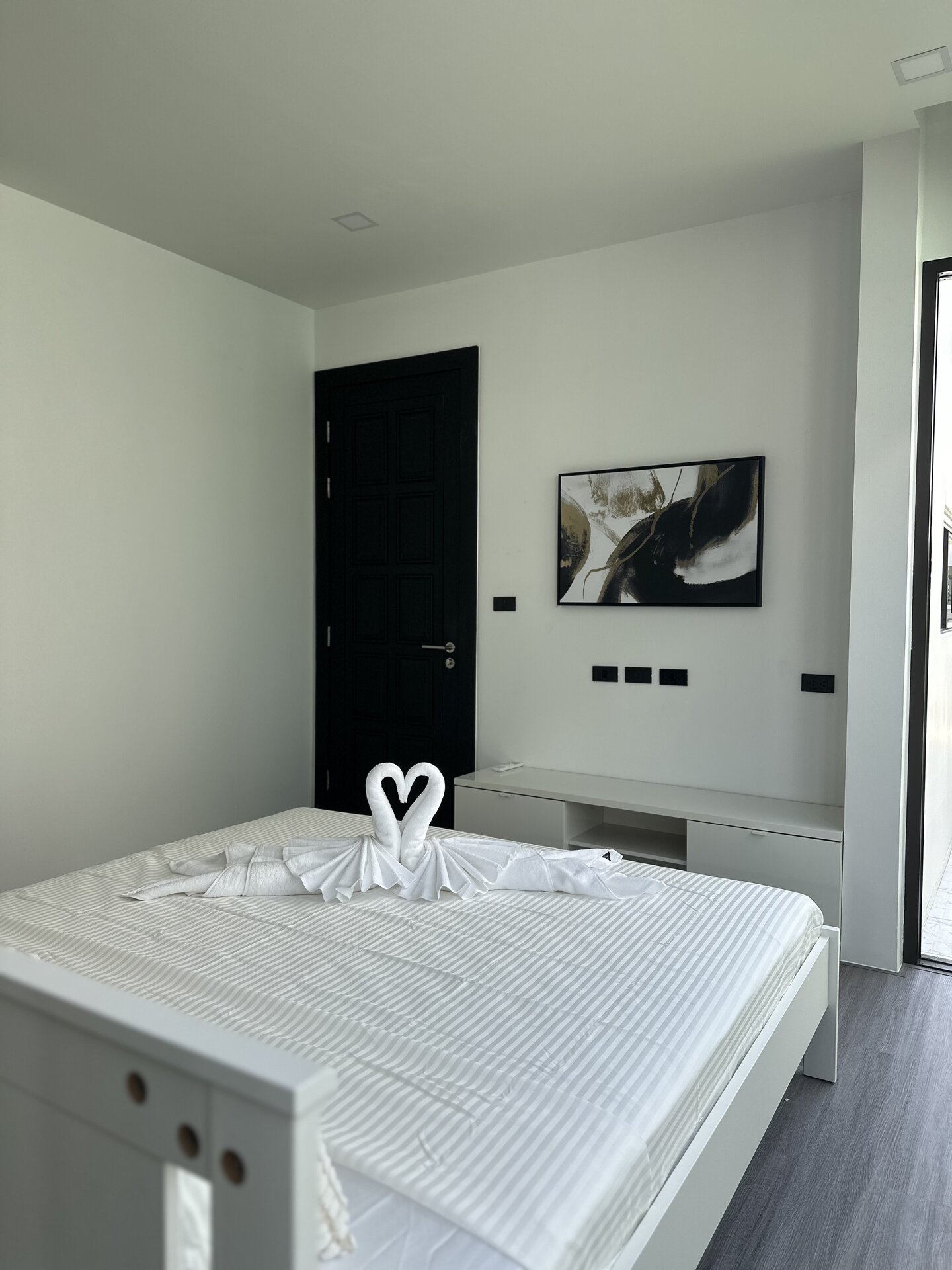 The 8 pool villa (ID 566)