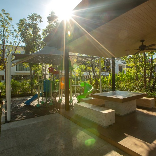 4 bedroom townhouse with swimming pool in Laguna Park (ID 49)