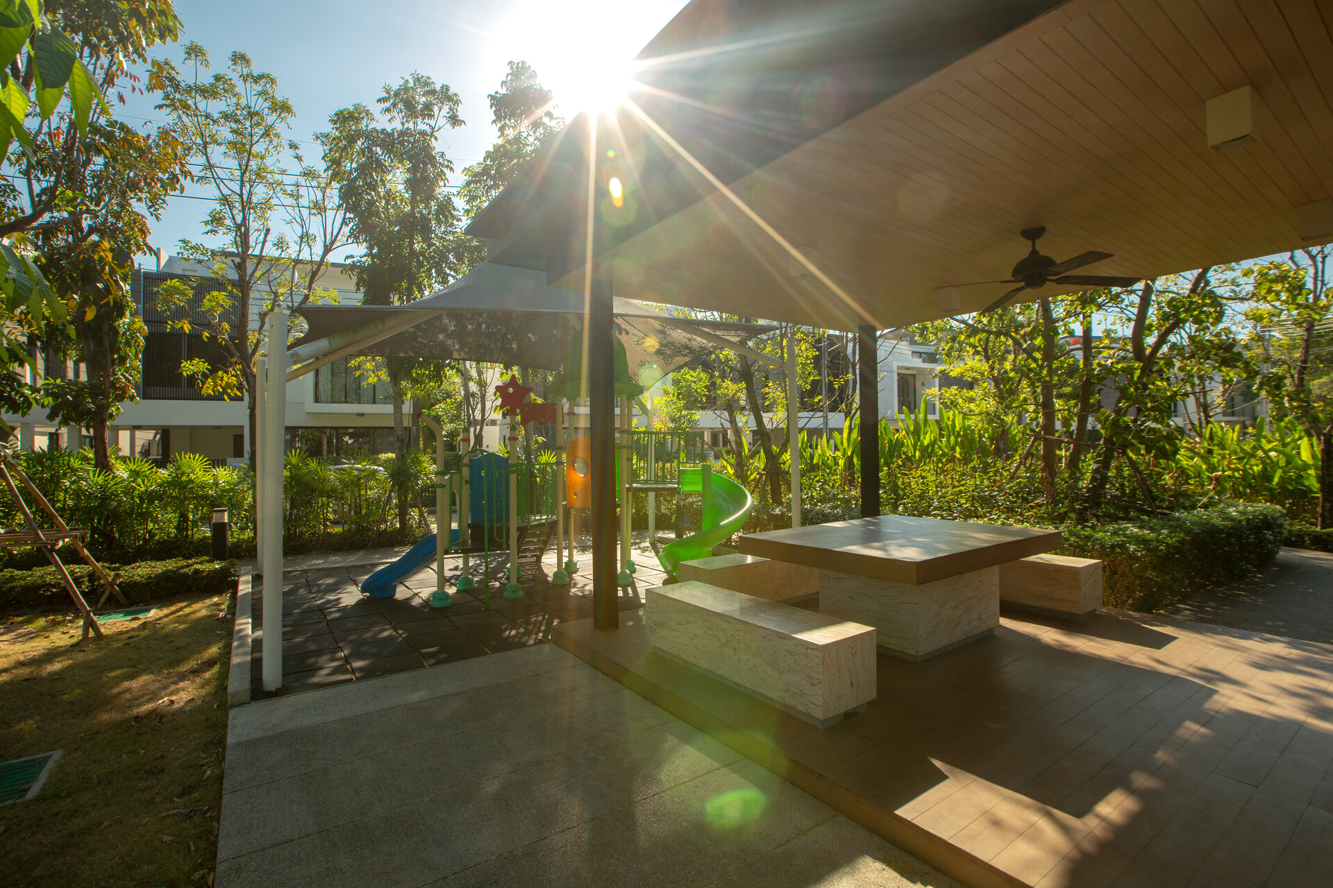 4 bedroom townhouse with swimming pool in Laguna Park (ID 49)