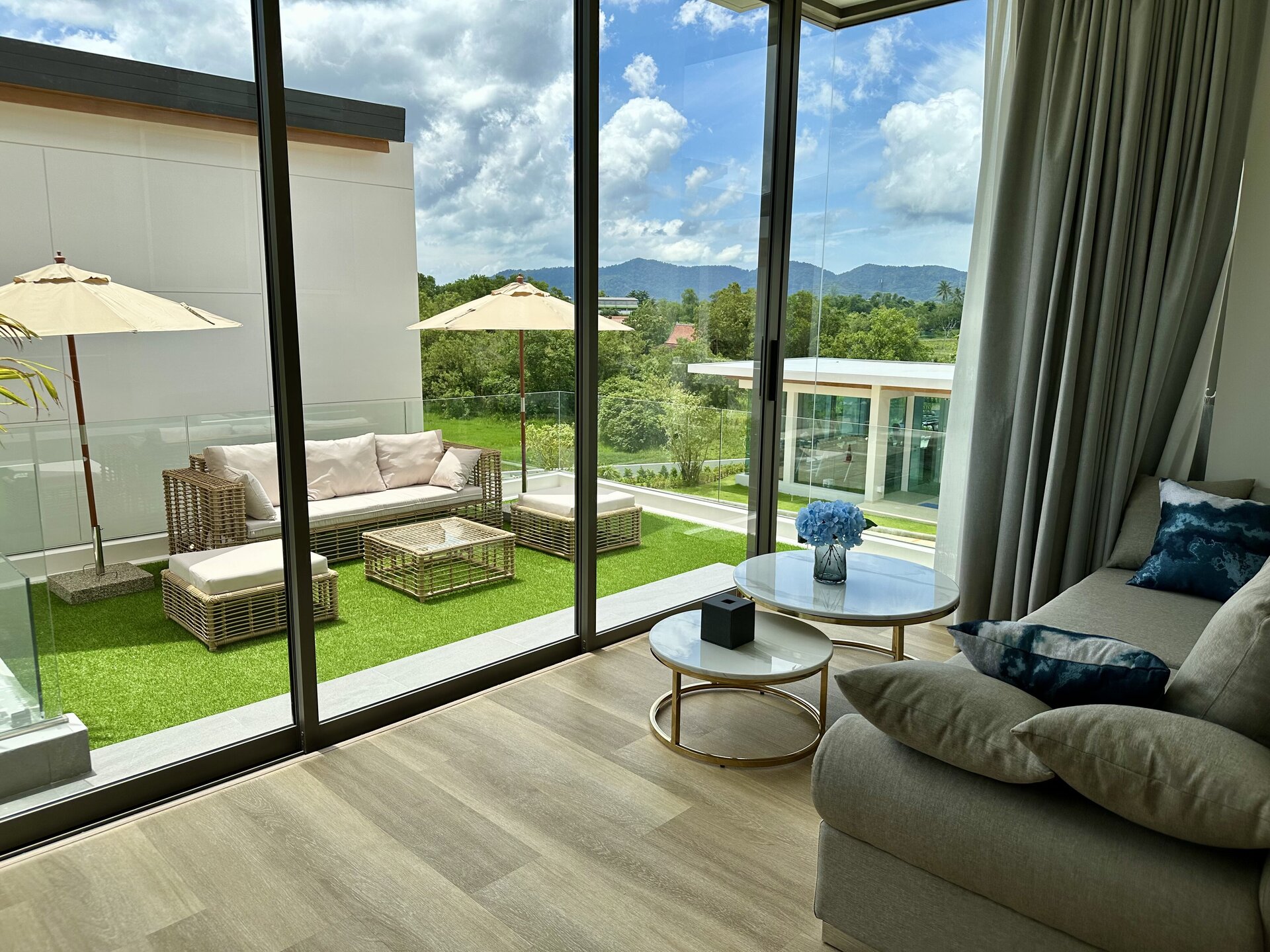 Аренда люксовой 3 спальной виллы в Zenity (ID 281)