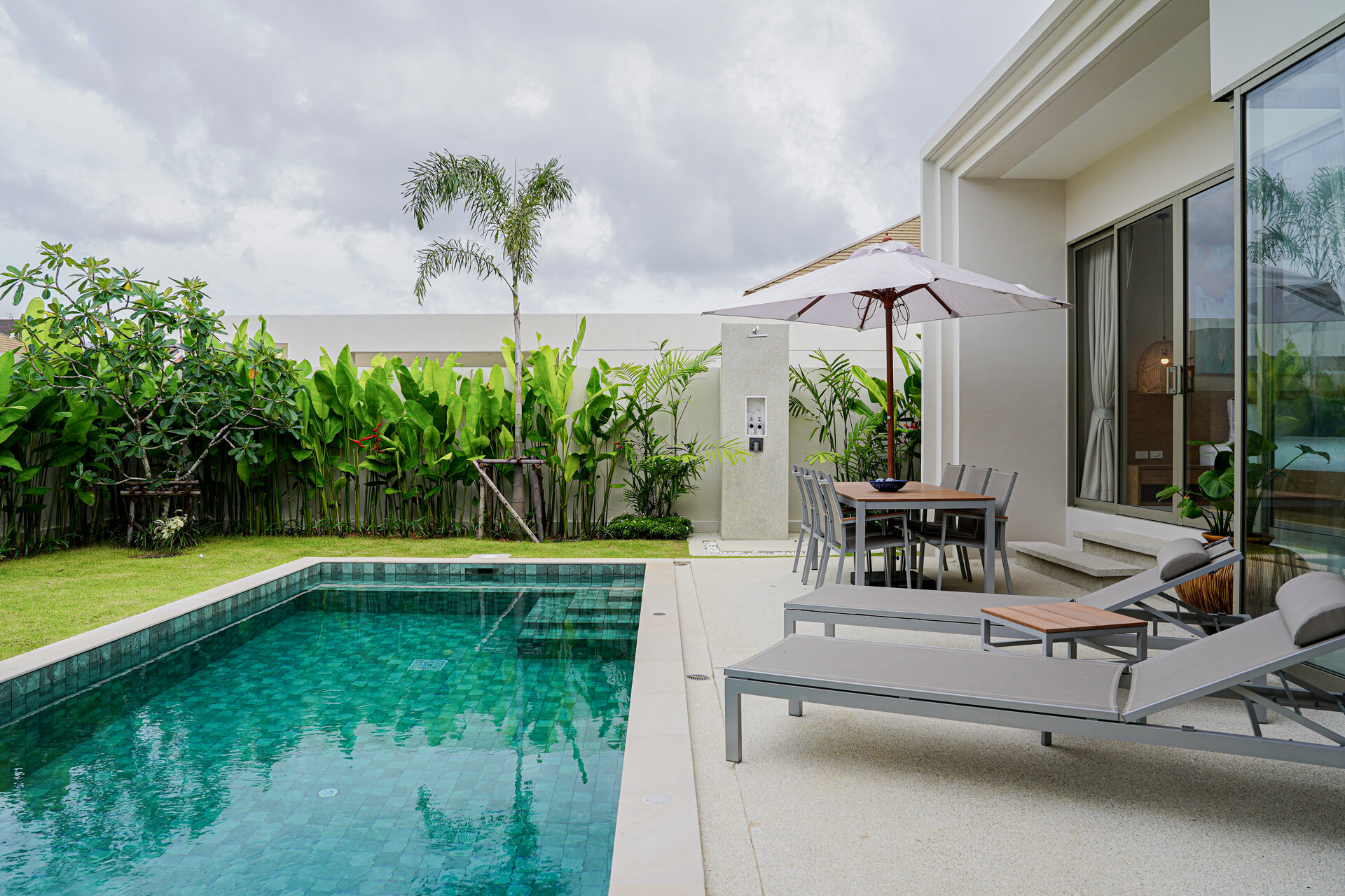 ตรีชาดาอาซัวร์ (ID 688)