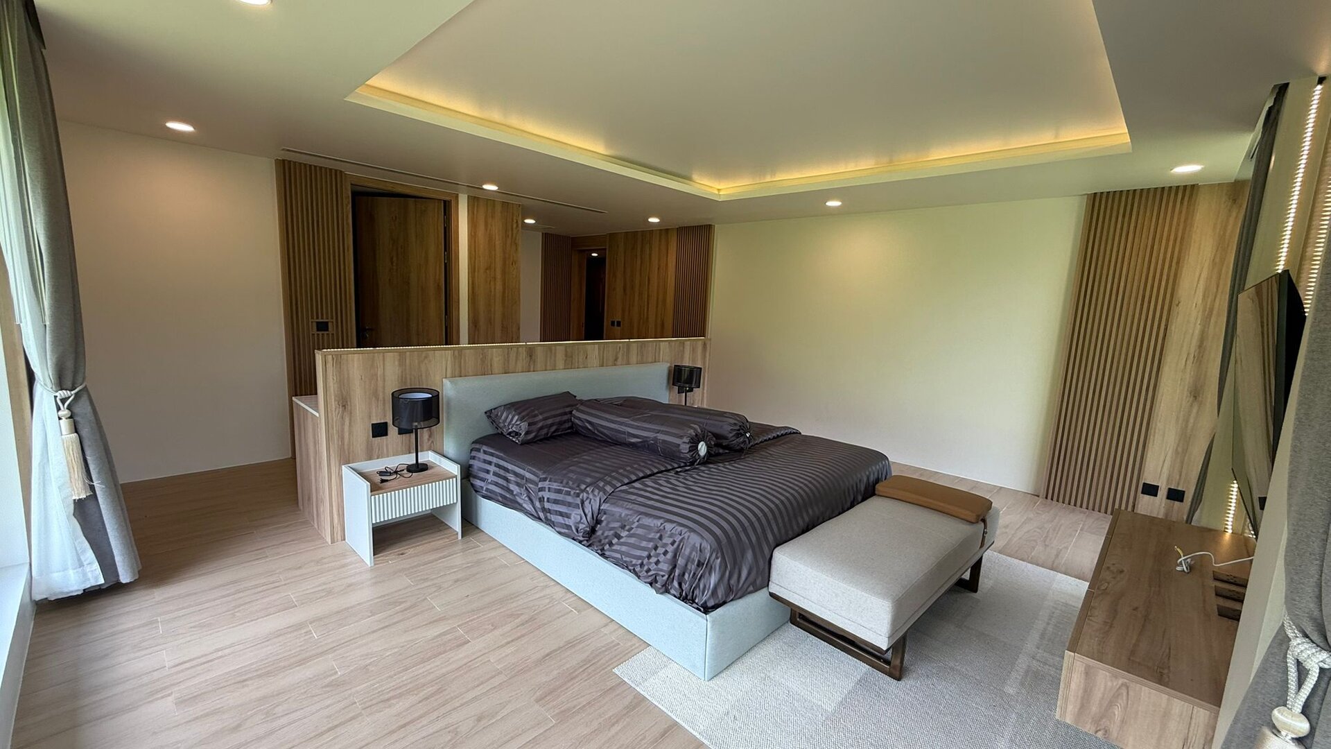 เลคฟร้อนท์วิลล่าบ้านมานิค-5 ห้องนอน (ID 155)