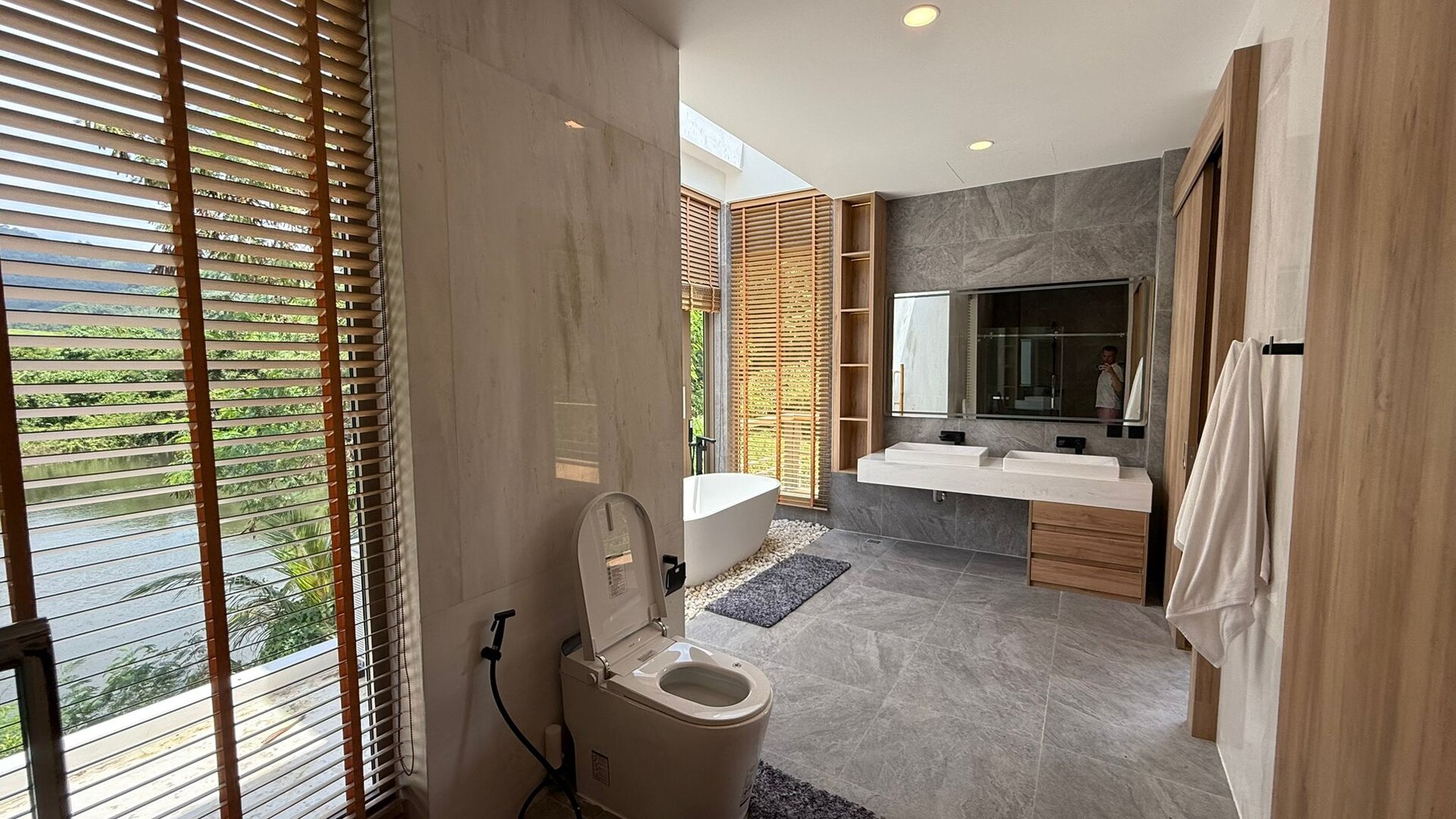 เลคฟร้อนท์วิลล่าบ้านมานิค-5 ห้องนอน (ID 155)